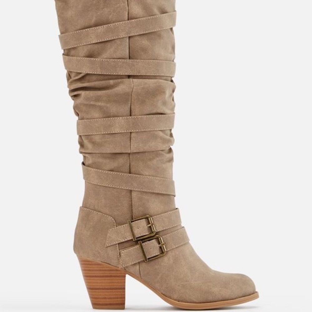 Womans size 6 winter boots brand new!